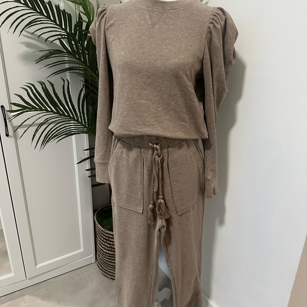 Moon River Women's Tan Two Piece Set